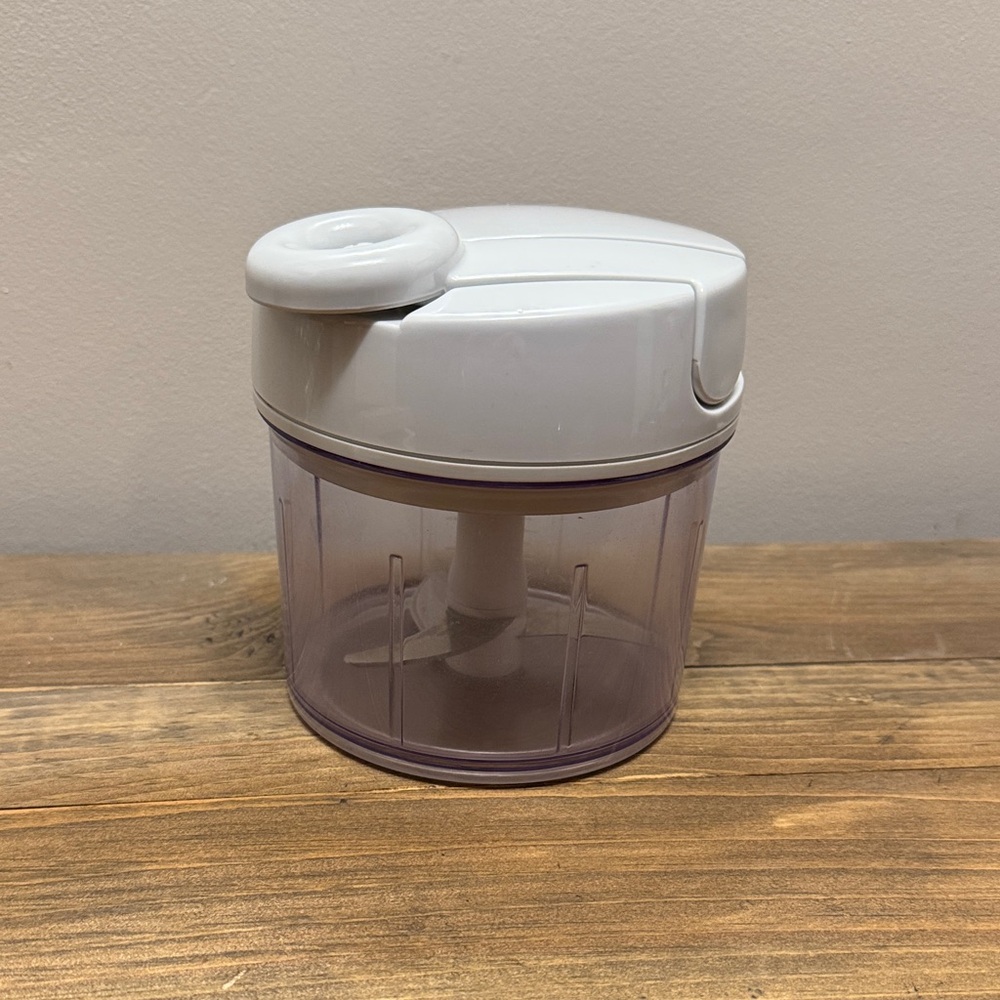 Pampered Chef Manual Food Processor - White and Clear